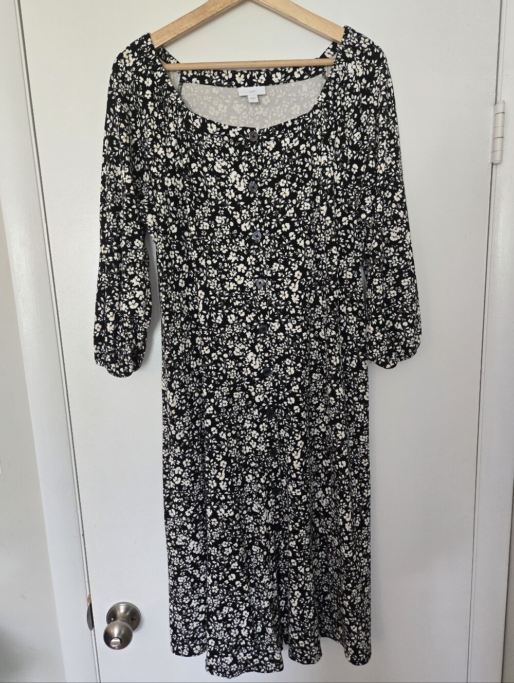 J. Jill Black And White Floral Flowy Button Front Midi Shirtdress